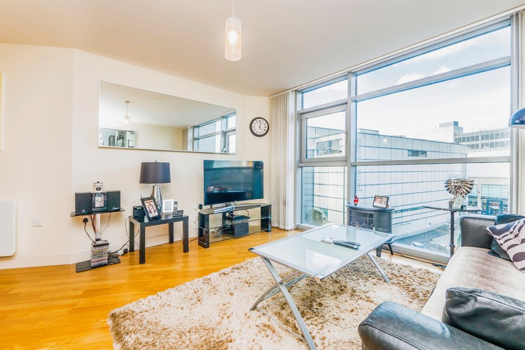 Property photo 1 of 16 Living Room