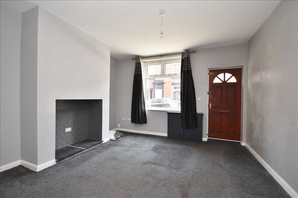 Property photo 2 of 8 Lounge:
