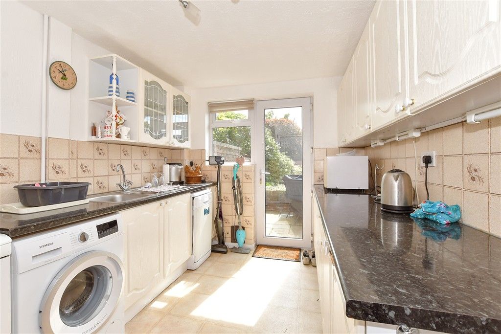 Property photo 3 of 12 Kitchen