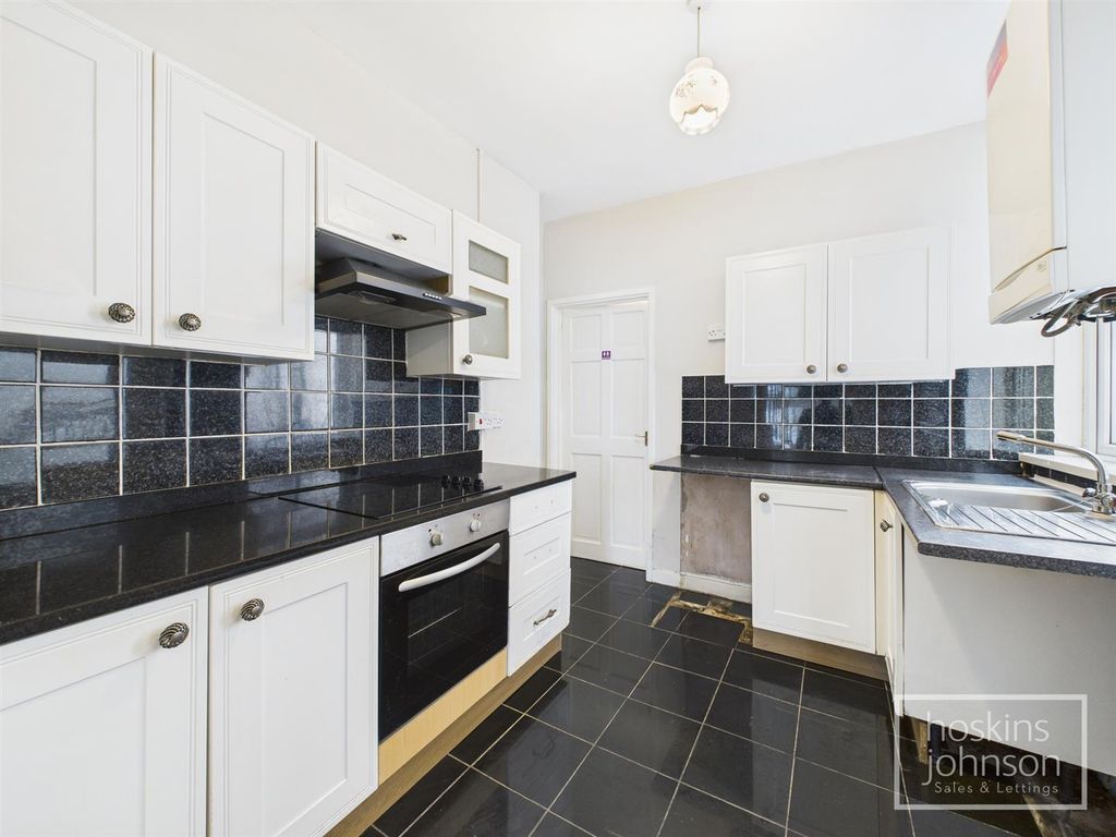 Property photo 3 of 17 Kitchen