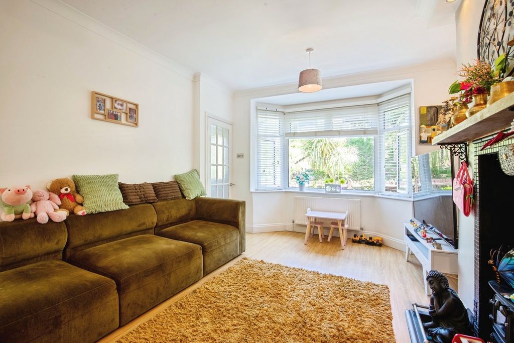 Property photo 3 of 17