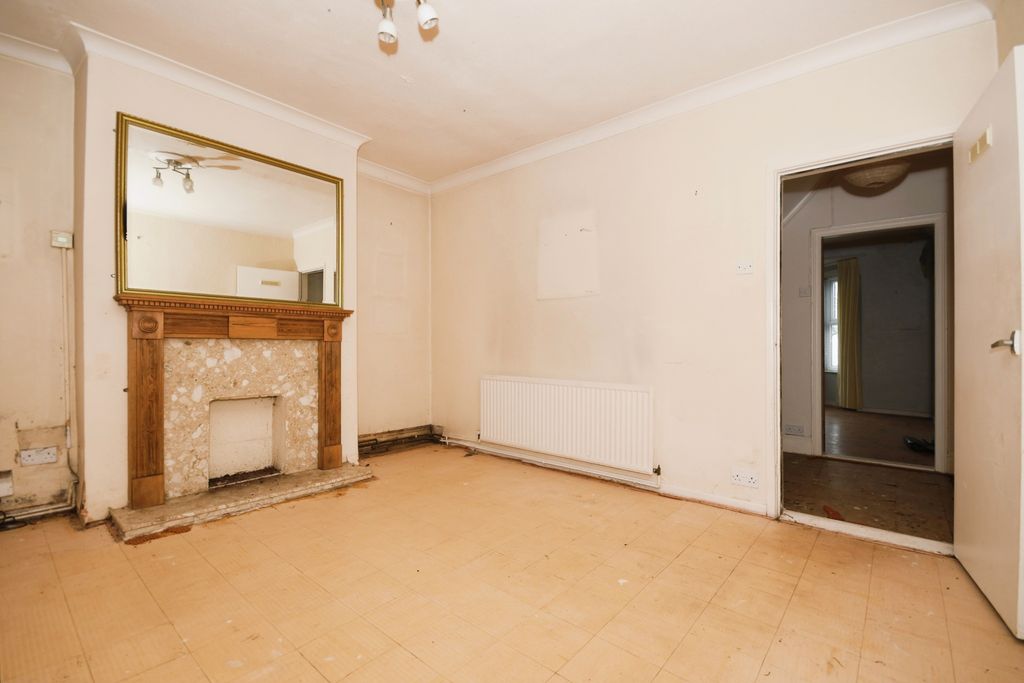 Property photo 3 of 10 Dining Room