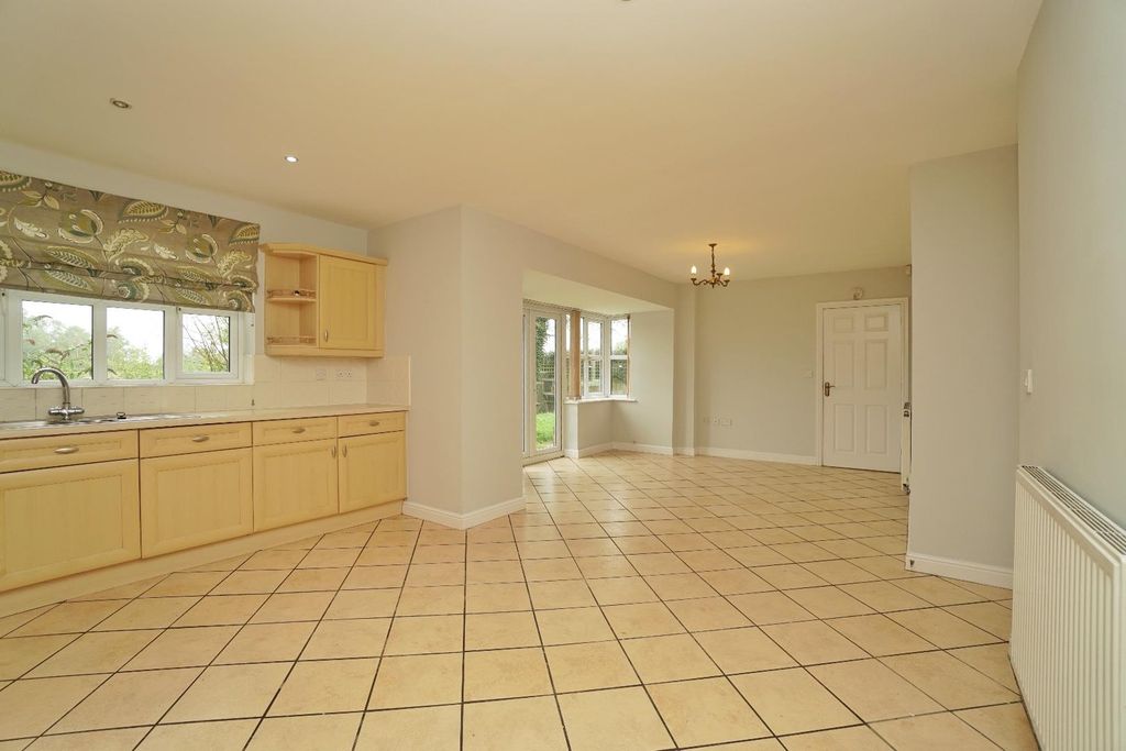 Property photo 3 of 28 Dining Kitchen