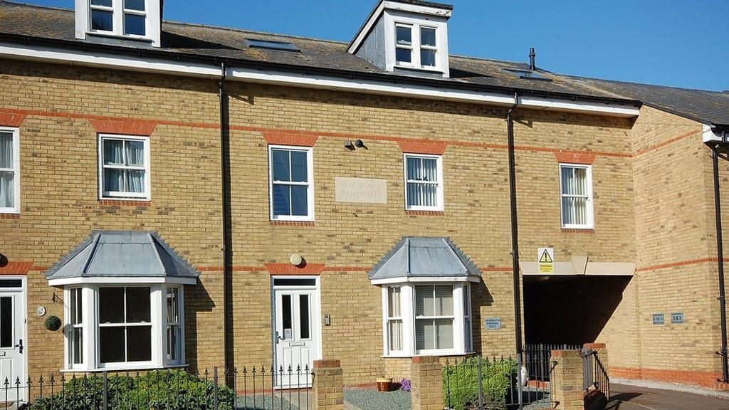 Property photo 2 of 8