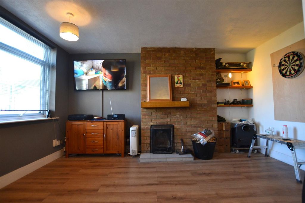 Property photo 2 of 13 Livingroom.Jpg