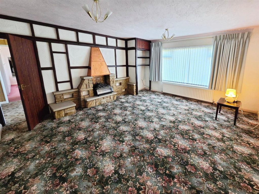 Property photo 2 of 19 Lounge