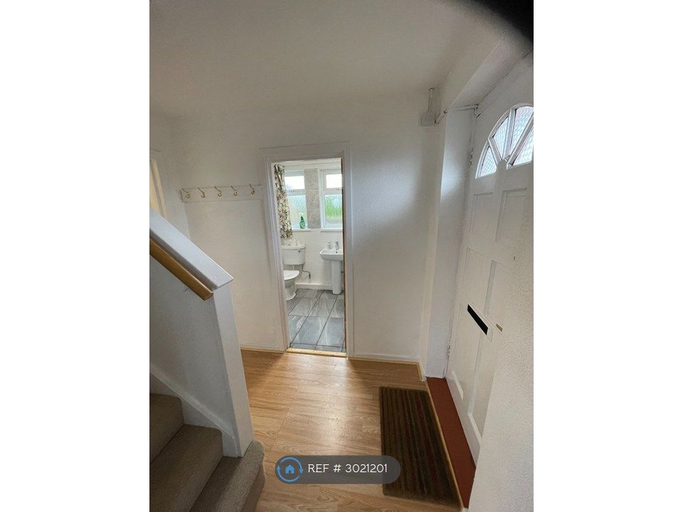 Property photo 3 of 30 Hall 2