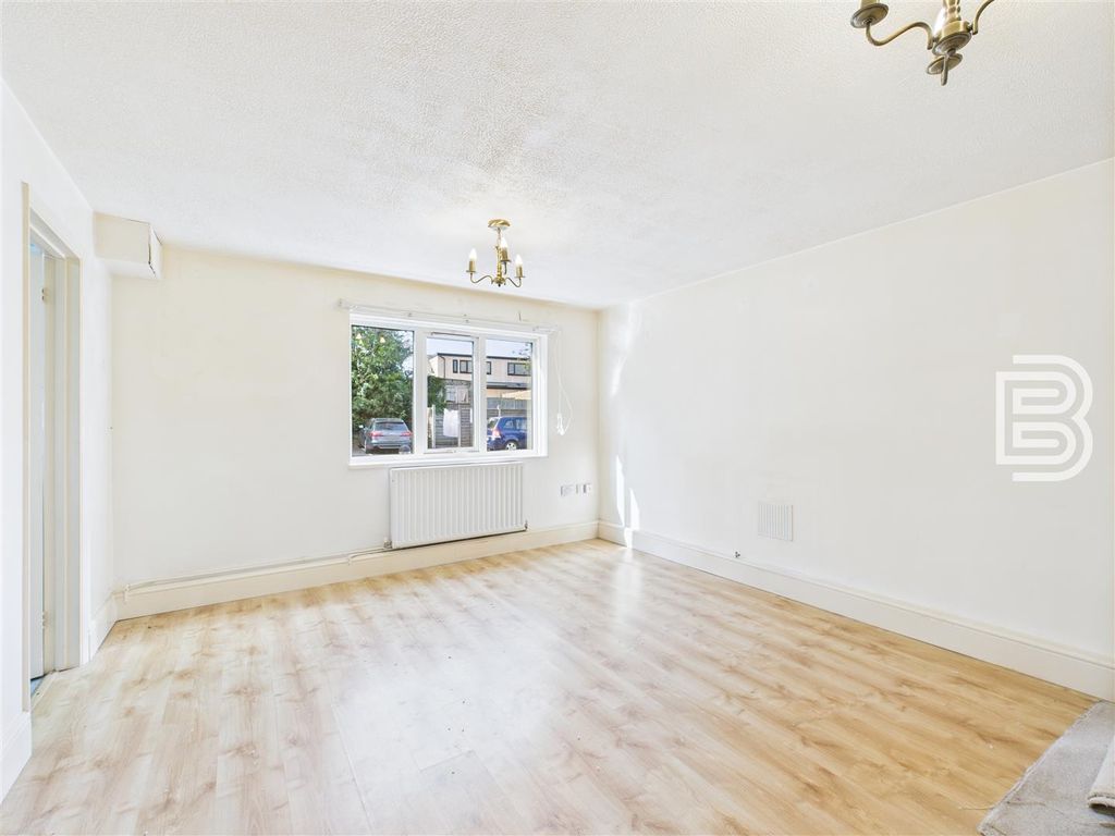 Property photo 2 of 12 Cam05587G0-Pr0020-Still012.Jpg
