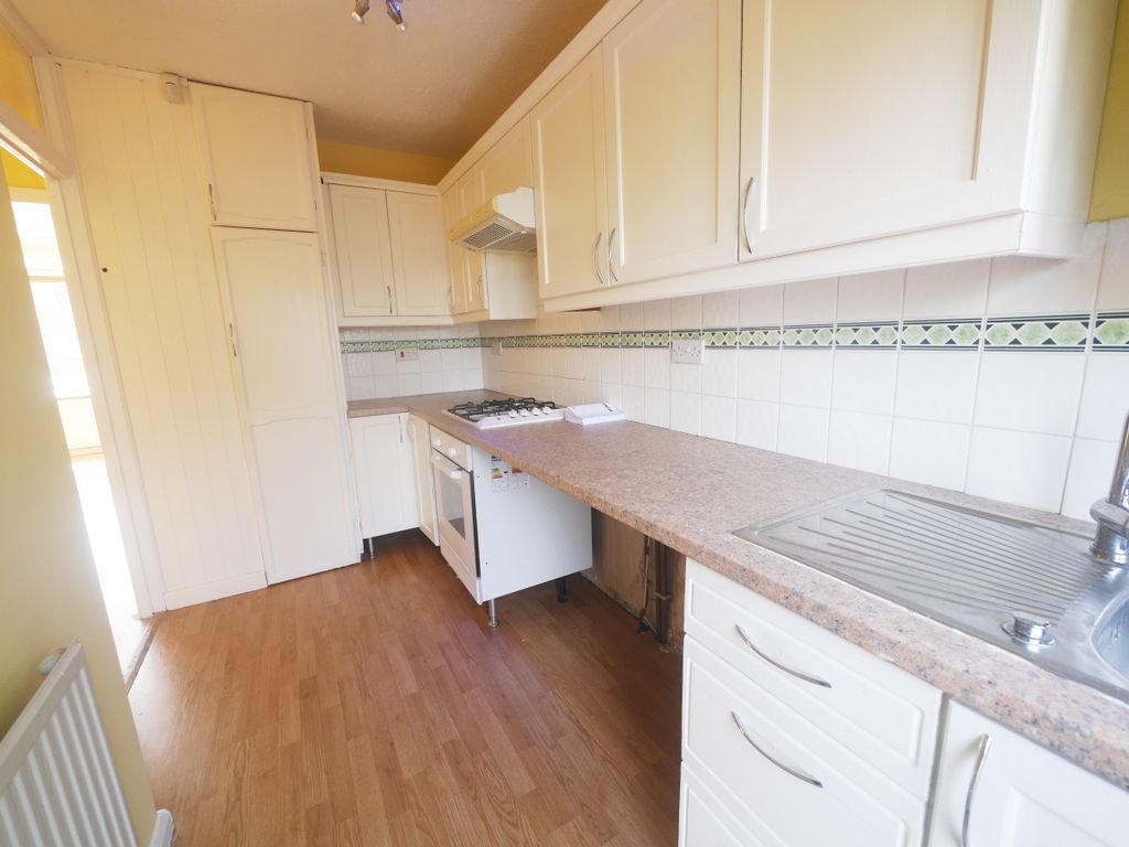 Property photo 3 of 8 Kitchen