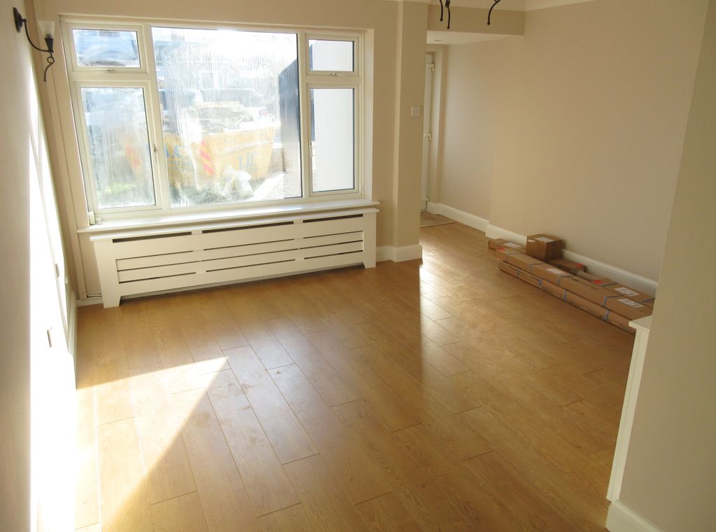 Property photo 3 of 13 Lounge