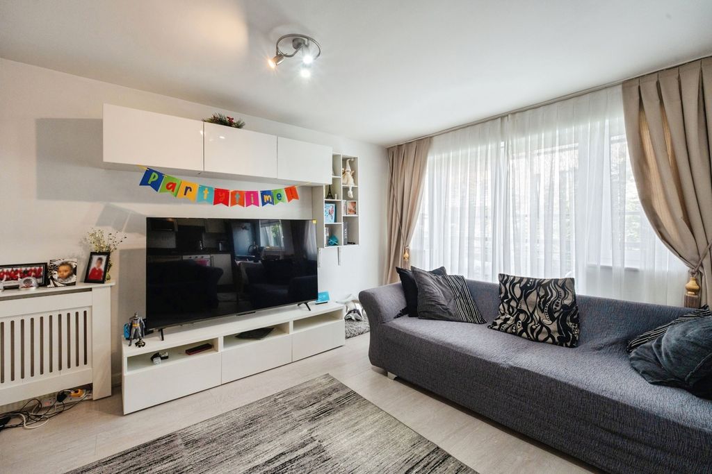 Property photo 2 of 15 Pbox-Img.Jpg