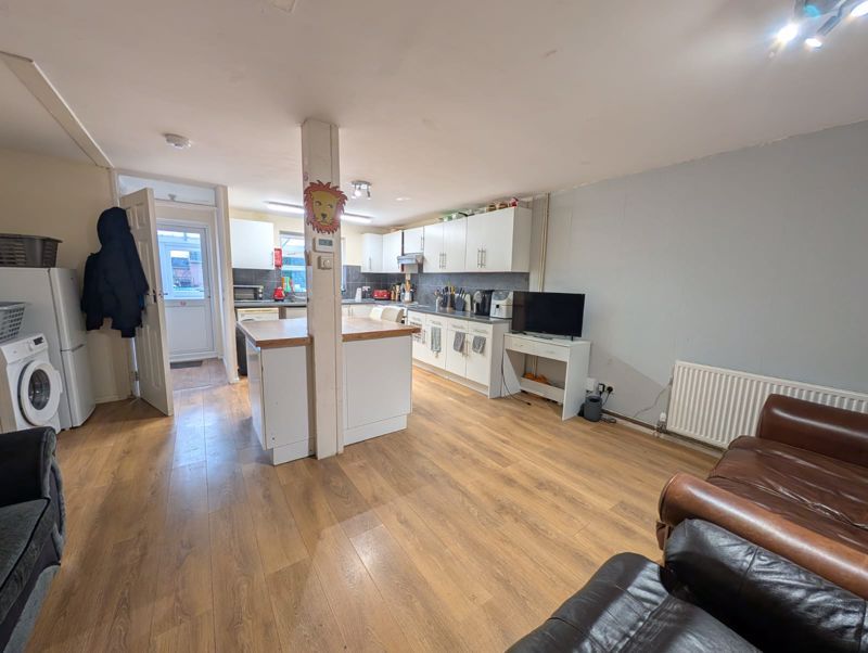 Property photo 3 of 9 Photo 3