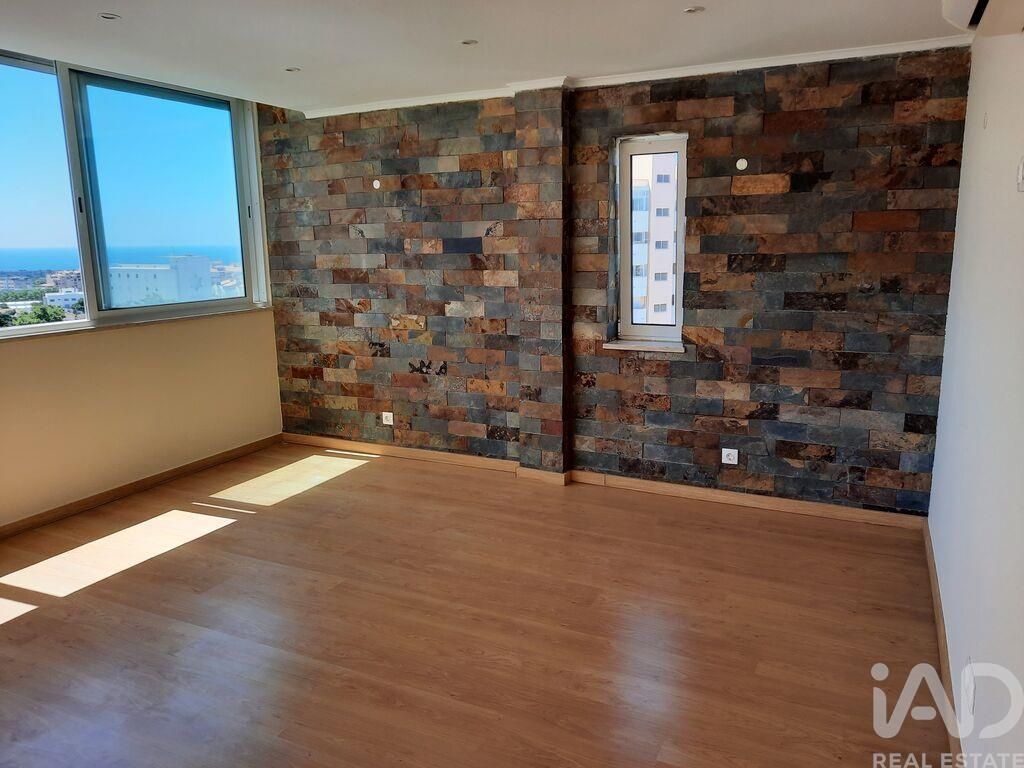 Property photo 2 of 40