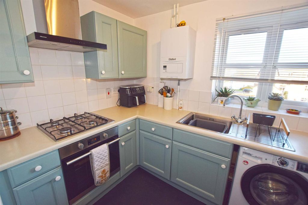 Property photo 3 of 12 Kitchen