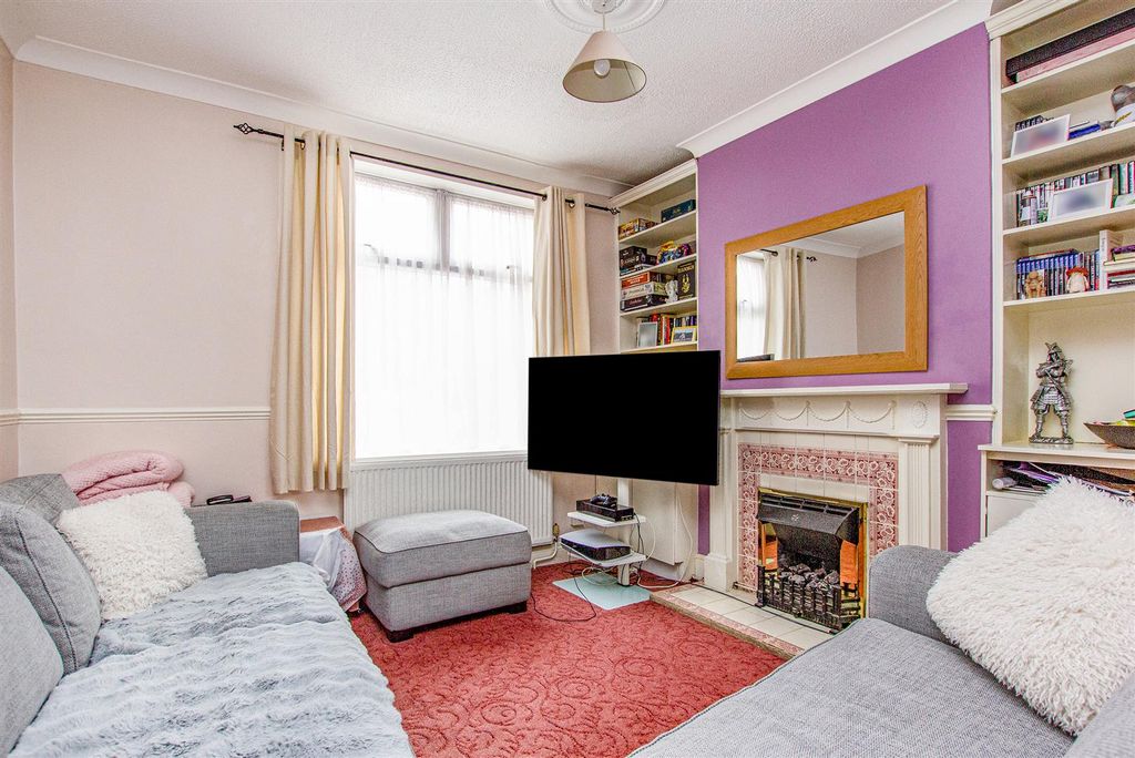 Property photo 2 of 17 Sitting Room