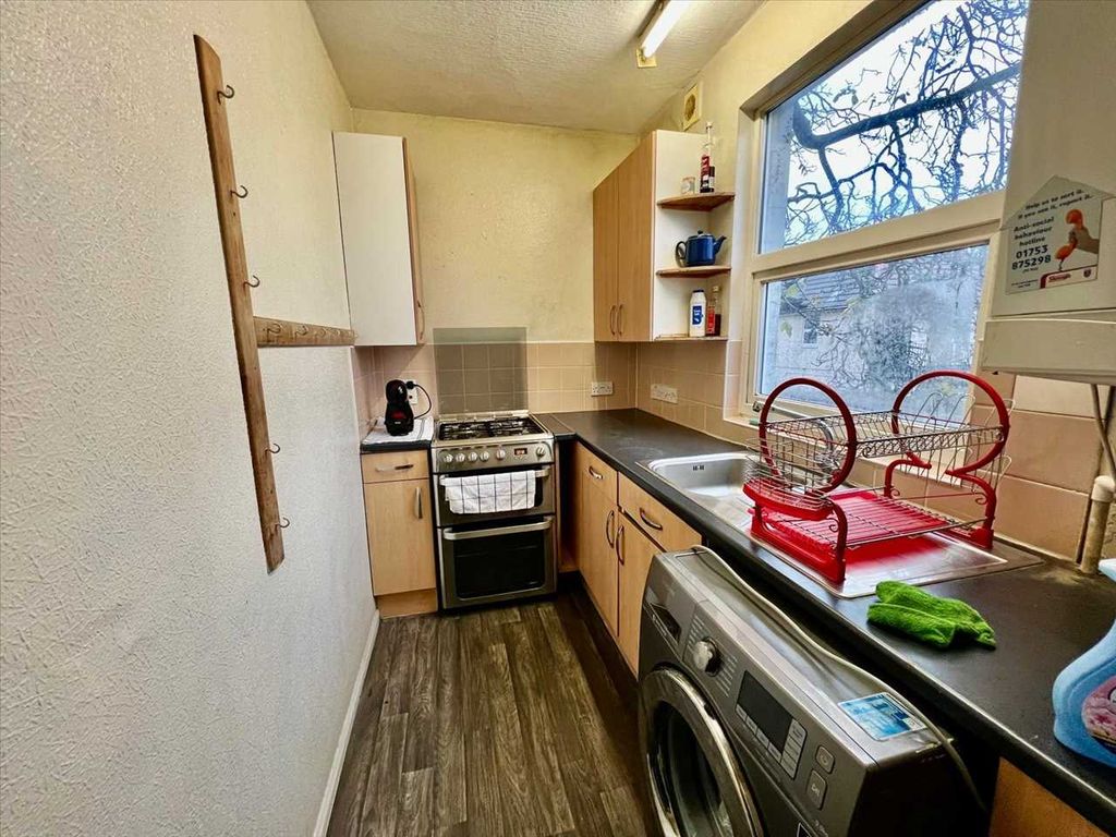 Property photo 3 of 8 Kitchen