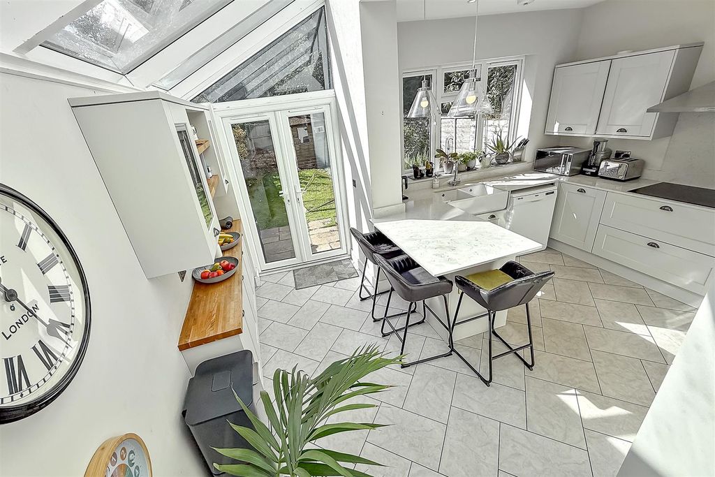 Property photo 2 of 17 59Oswaldroad-18.Jpg