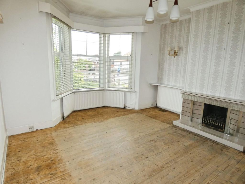 Property photo 3 of 26 Living Room