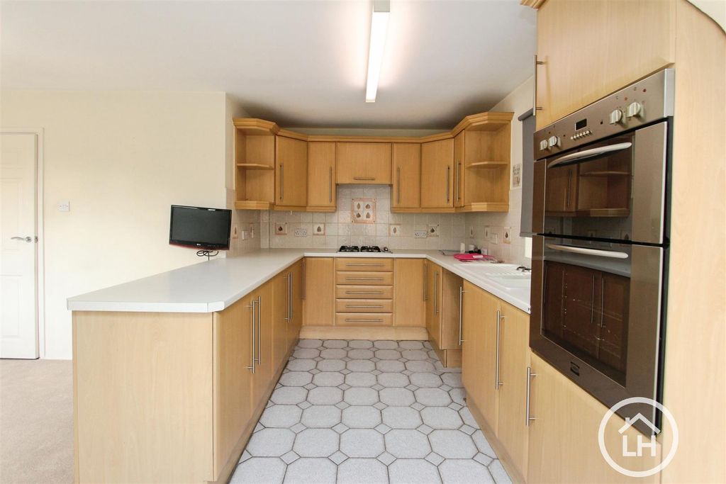 Property photo 3 of 14 Kitchen Diner