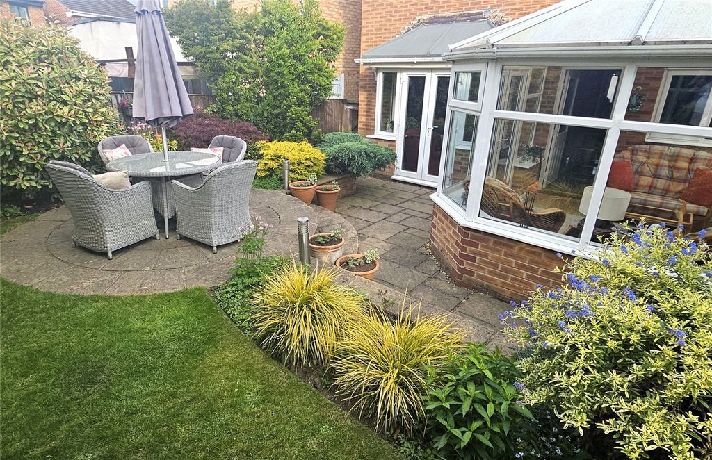 Property photo 2 of 19 Garden