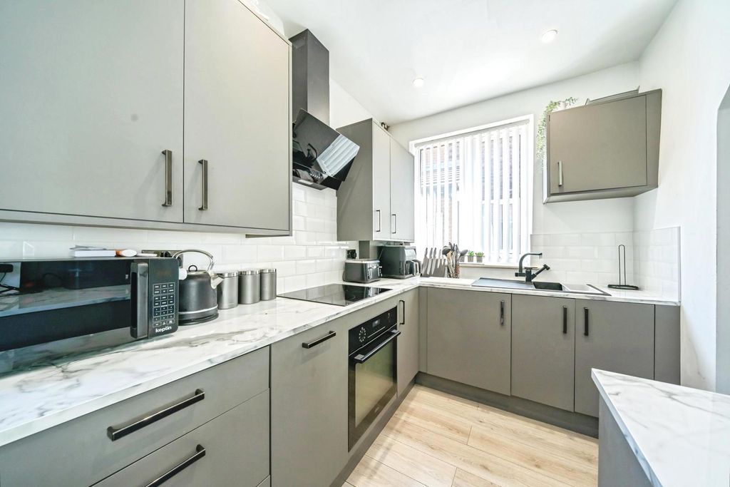 Property photo 2 of 17 Kitchen