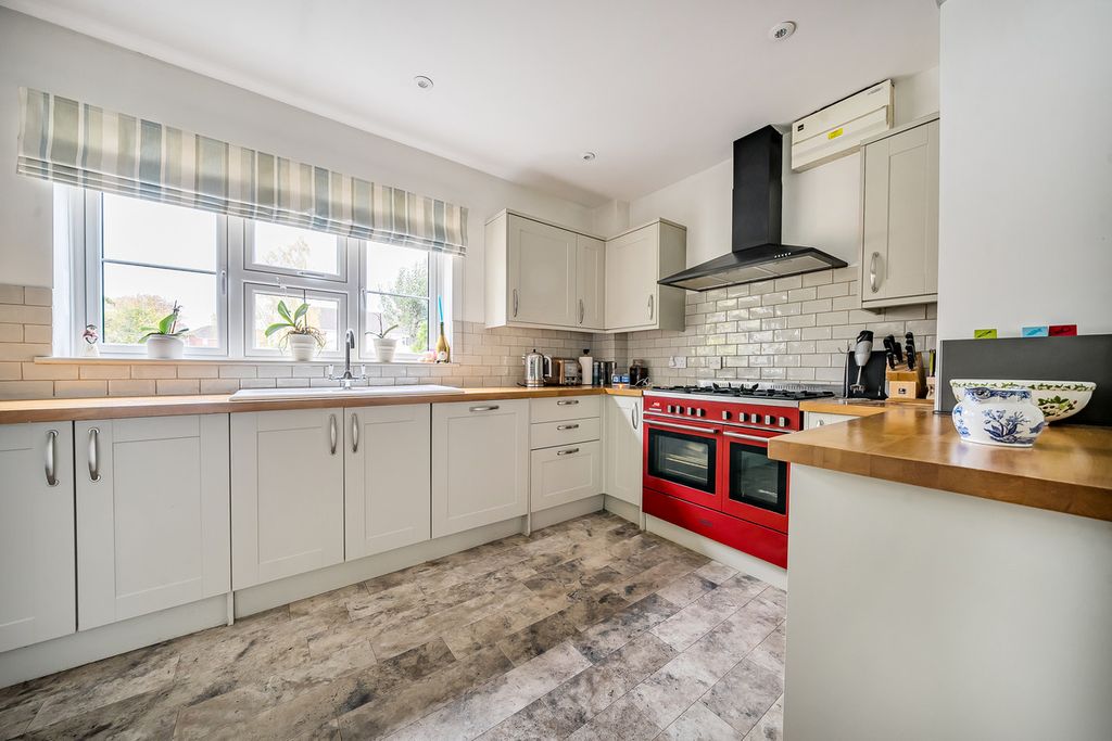 Property photo 2 of 21