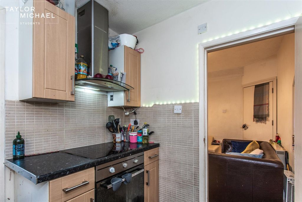 Property photo 3 of 15 Kitchen