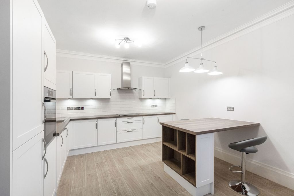 Property photo 3 of 10 Kitchen