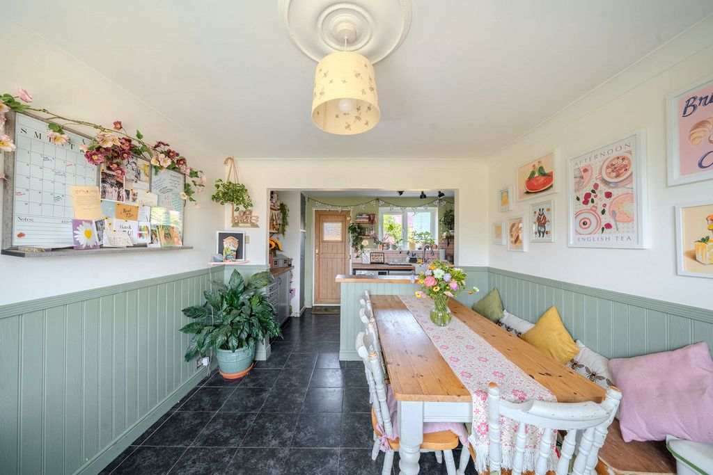 Property photo 2 of 33
