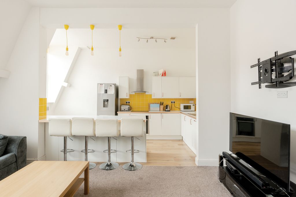 Property photo 3 of 10 Photo 4