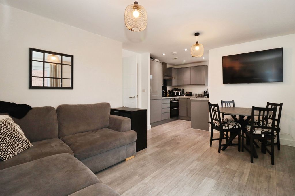 Property photo 3 of 14 Lounge/Diner