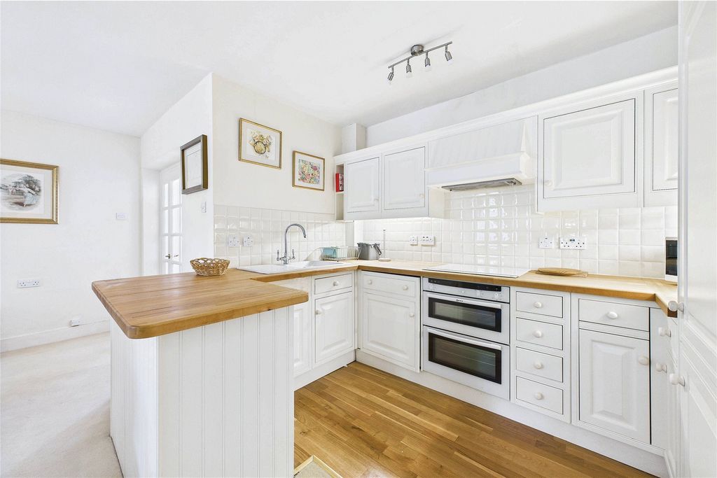 Property photo 3 of 23 Picture No. 28