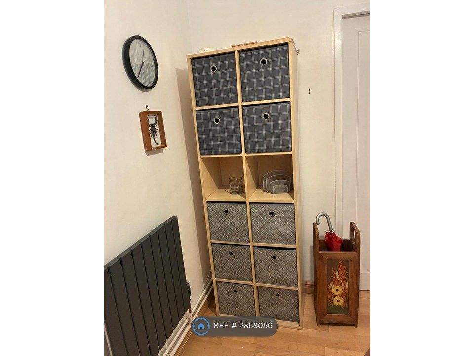 Property photo 3 of 25 Entrance Hall