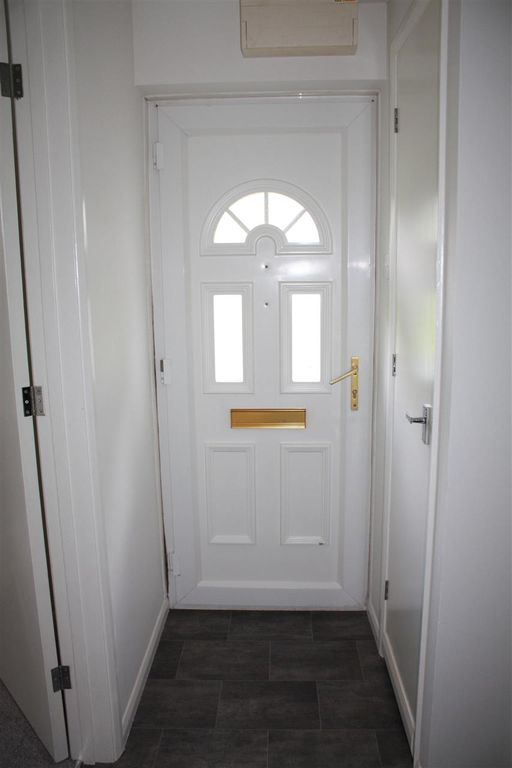 Property photo 2 of 12 Entrance Hall
