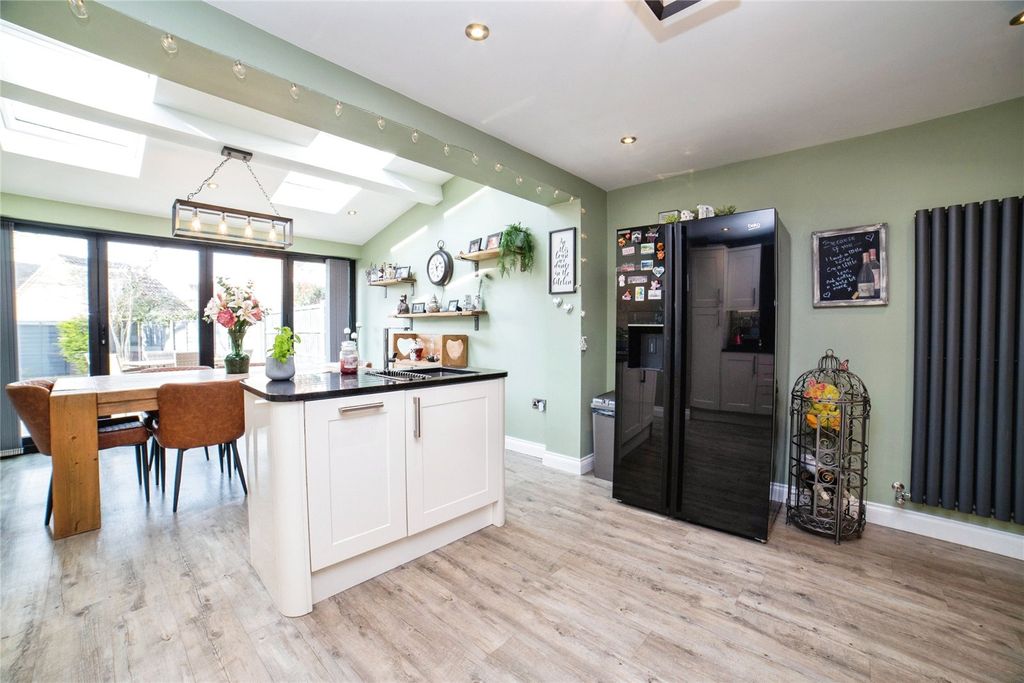 Property photo 3 of 17 Family Kitchen Diner
