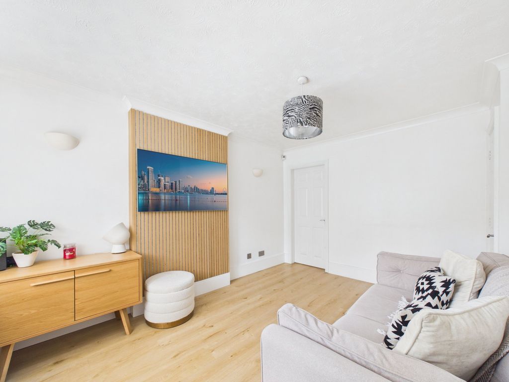 Property photo 2 of 33