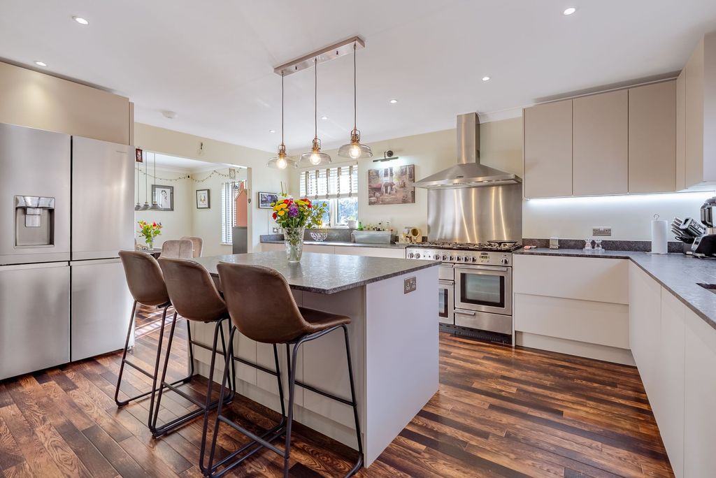 Property photo 2 of 27