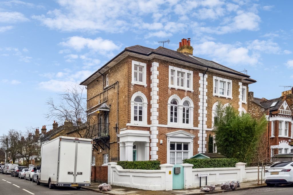 Property photo 3 of 8