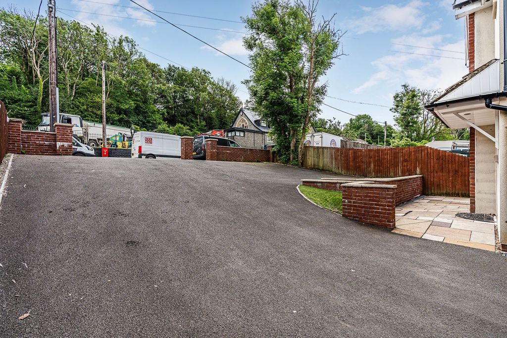 Property photo 3 of 31