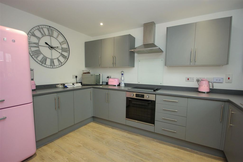 Property photo 3 of 19 Kitchen.Jpg