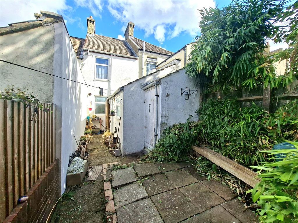 Property photo 2 of 10 Garden