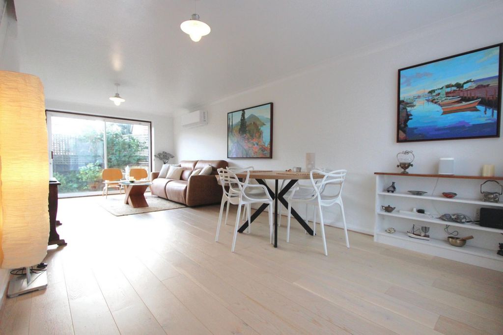 Property photo 2 of 16 Photo 12