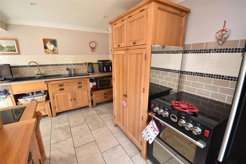 Property photo 3 of 15 Kitchen