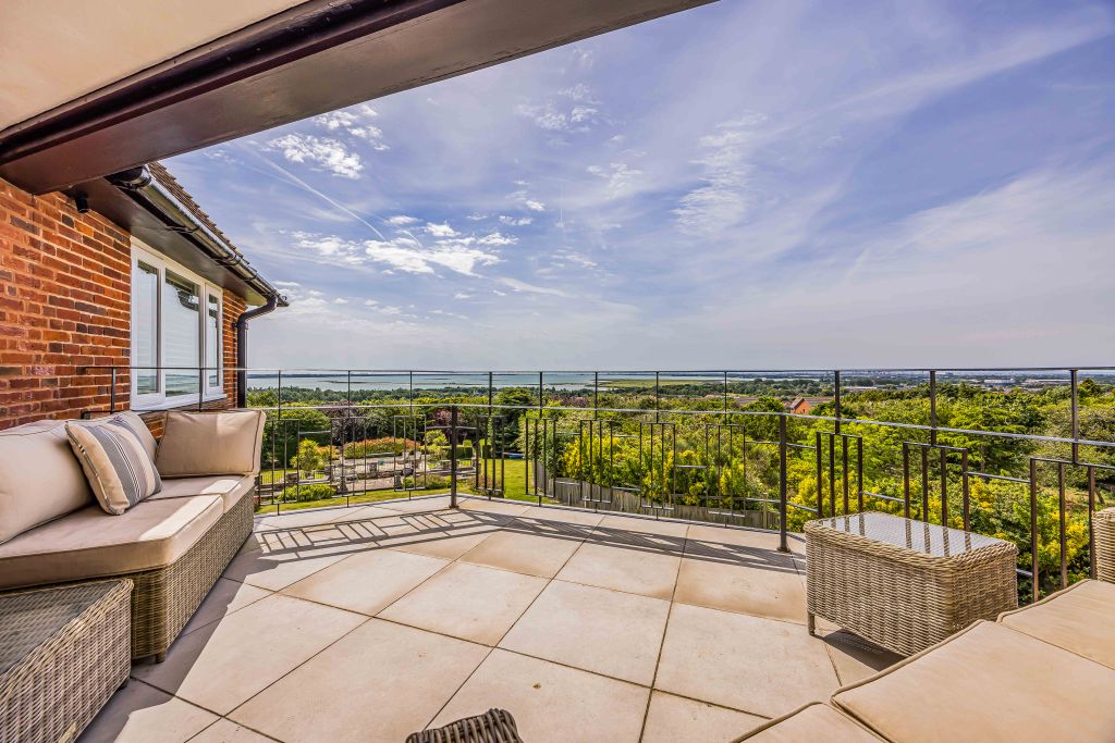 Property photo 3 of 35 Westmead, Portsdown Hill Road, Bedhampton-Small-Po