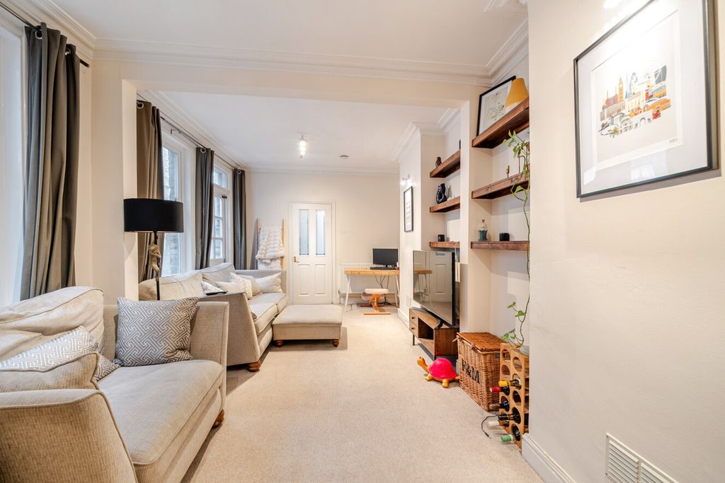 Property photo 1 of 9 1404977-10-697B30...