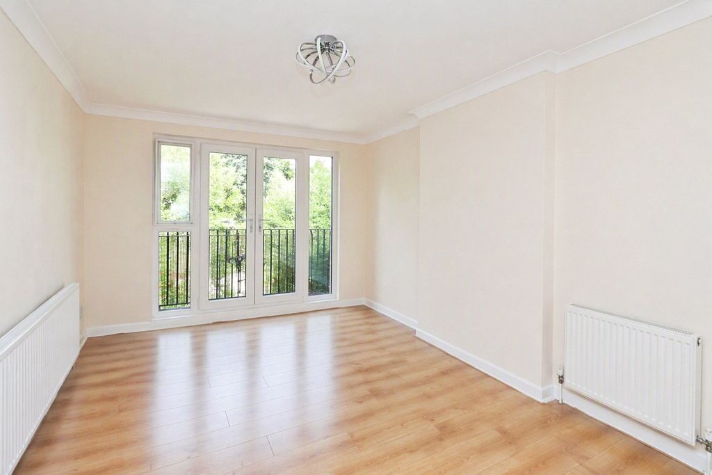 Property photo 2 of 8 Picture No. 25