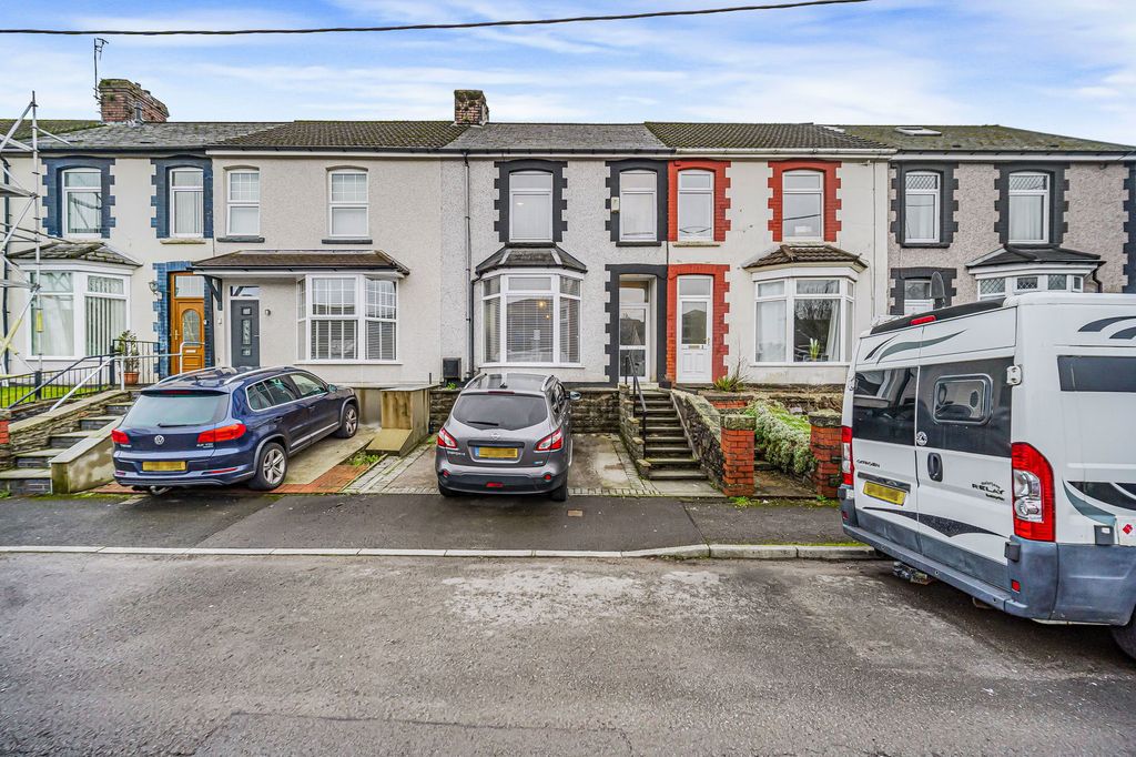 Property photo 1 of 28