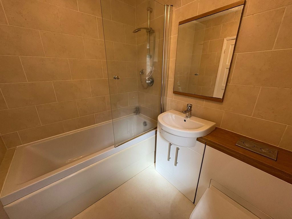 Property photo 2 of 14 Bathroom