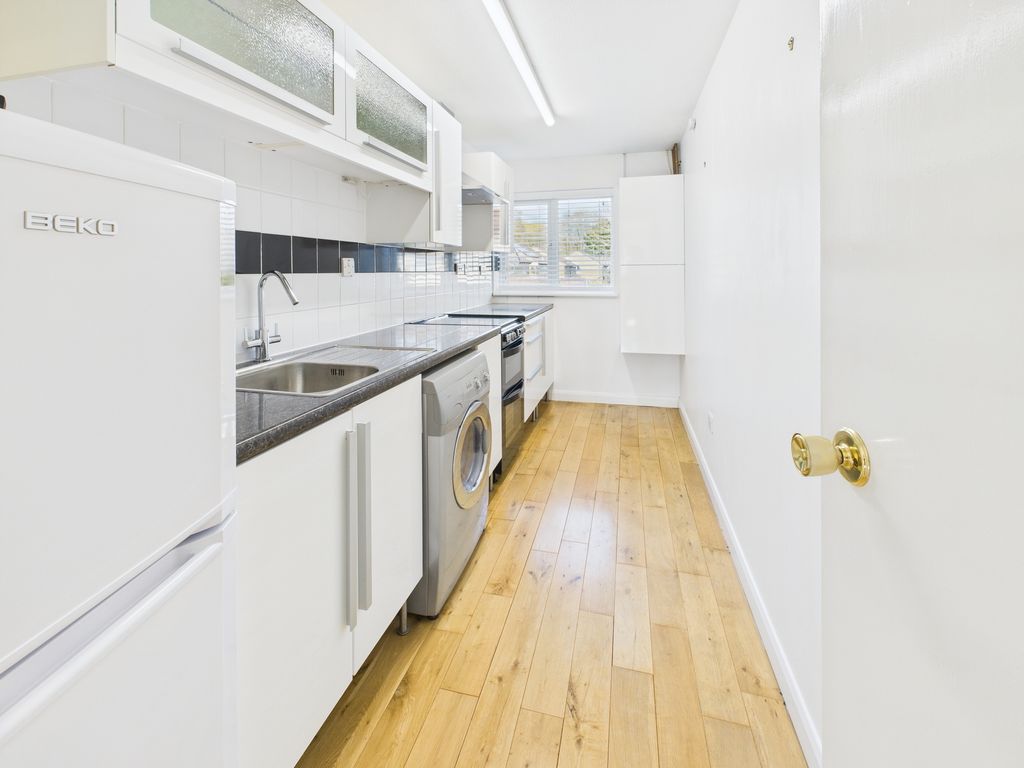 Property photo 2 of 9 Cam02545G0-Pr0379-Still006