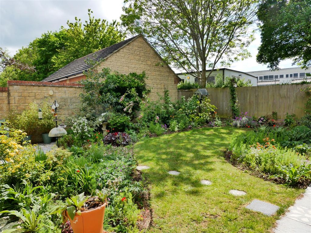 Property photo 3 of 27 Garden